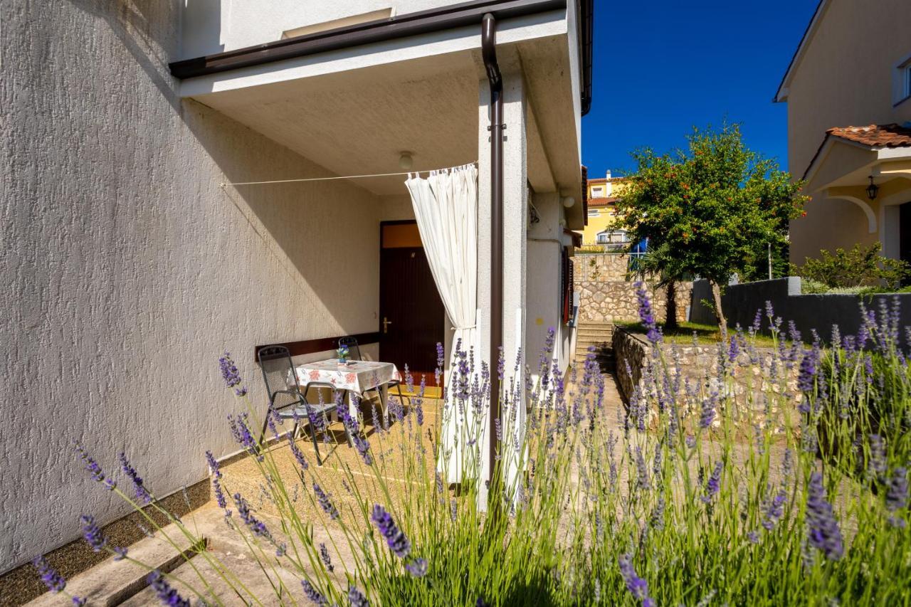 Apartments Belavic By El-Pi Tours Njivice Bagian luar foto
