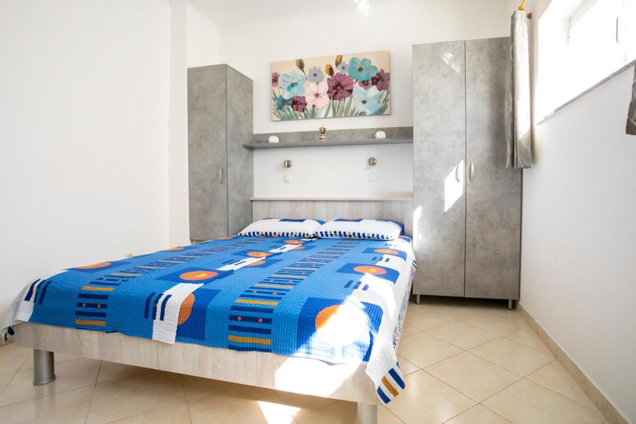 Apartments Belavic By El-Pi Tours Njivice Bagian luar foto