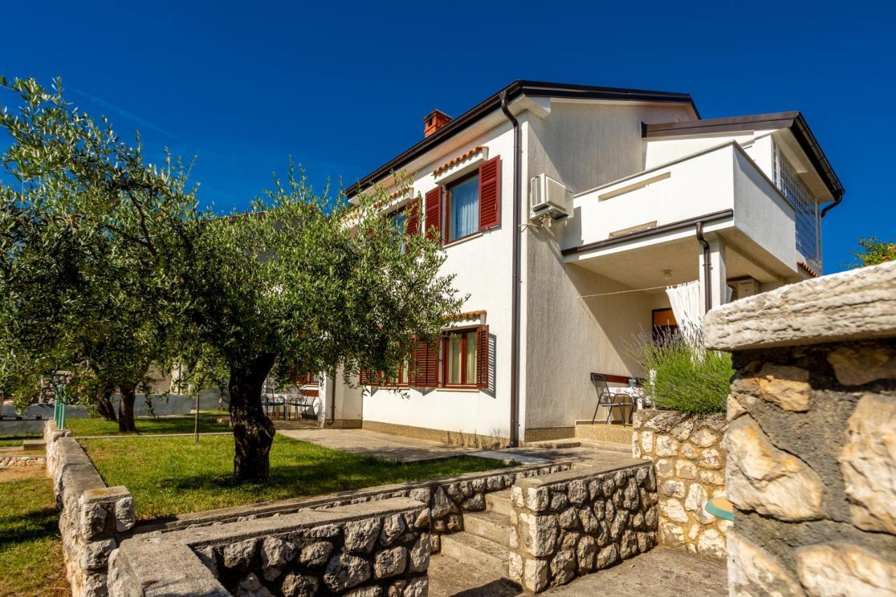 Apartments Belavic By El-Pi Tours Njivice Bagian luar foto