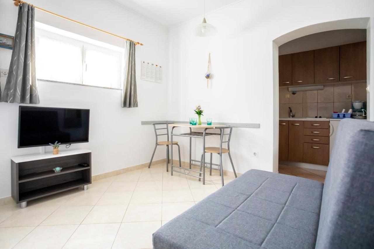 Apartments Belavic By El-Pi Tours Njivice Bagian luar foto
