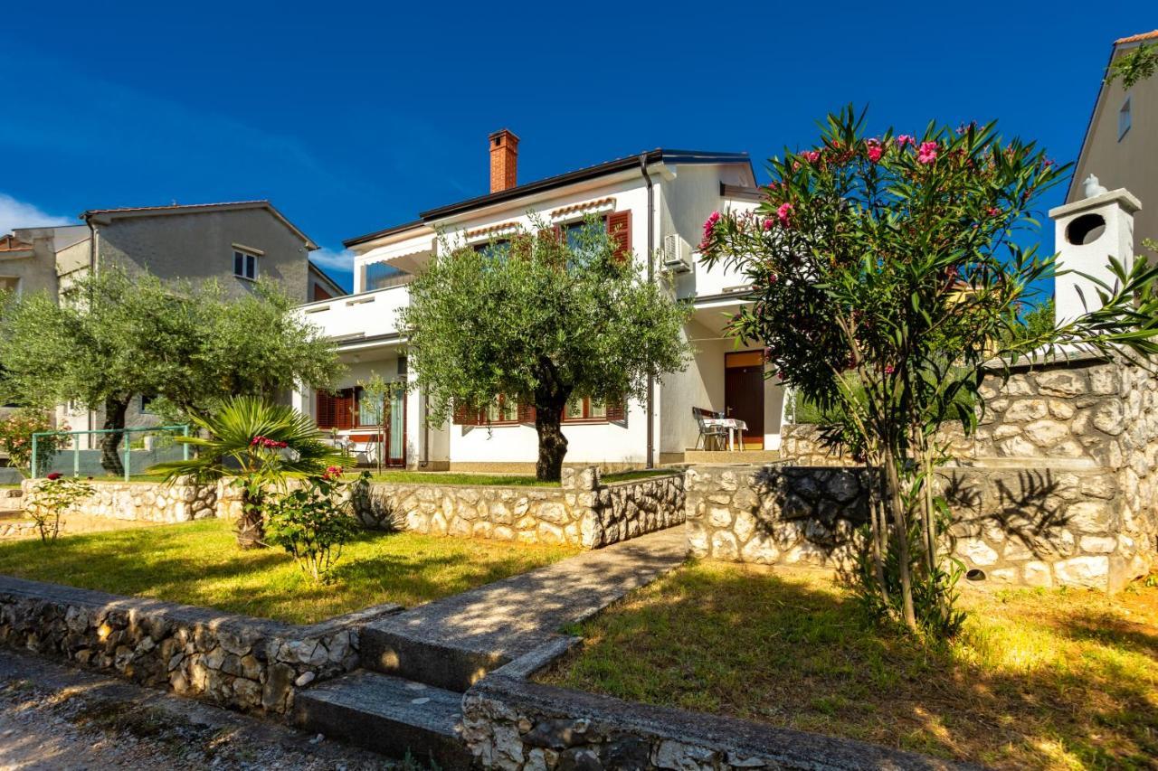 Apartments Belavic By El-Pi Tours Njivice Bagian luar foto