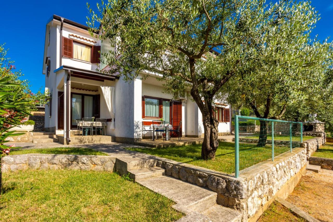 Apartments Belavic By El-Pi Tours Njivice Bagian luar foto