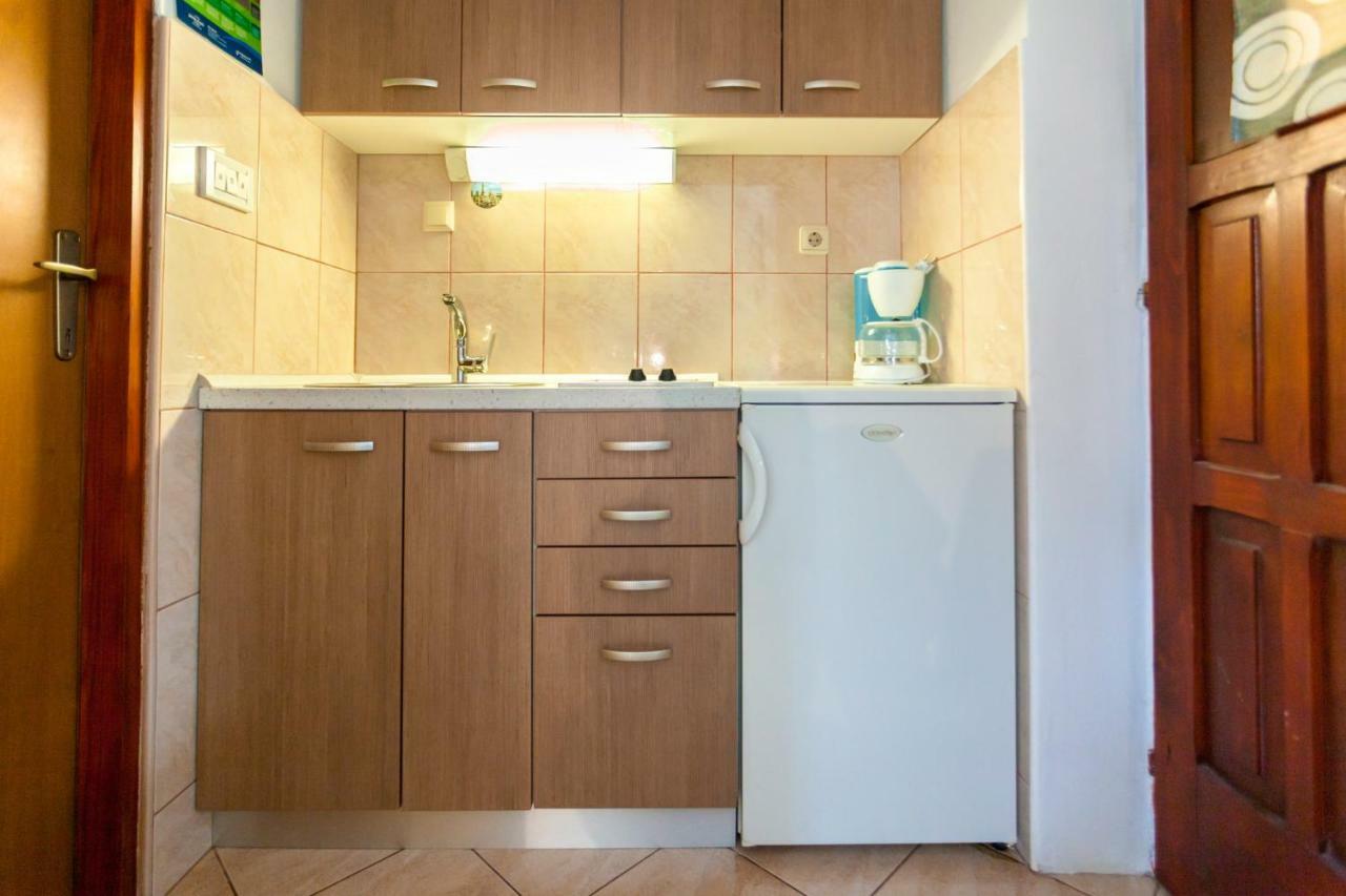 Apartments Belavic By El-Pi Tours Njivice Bagian luar foto