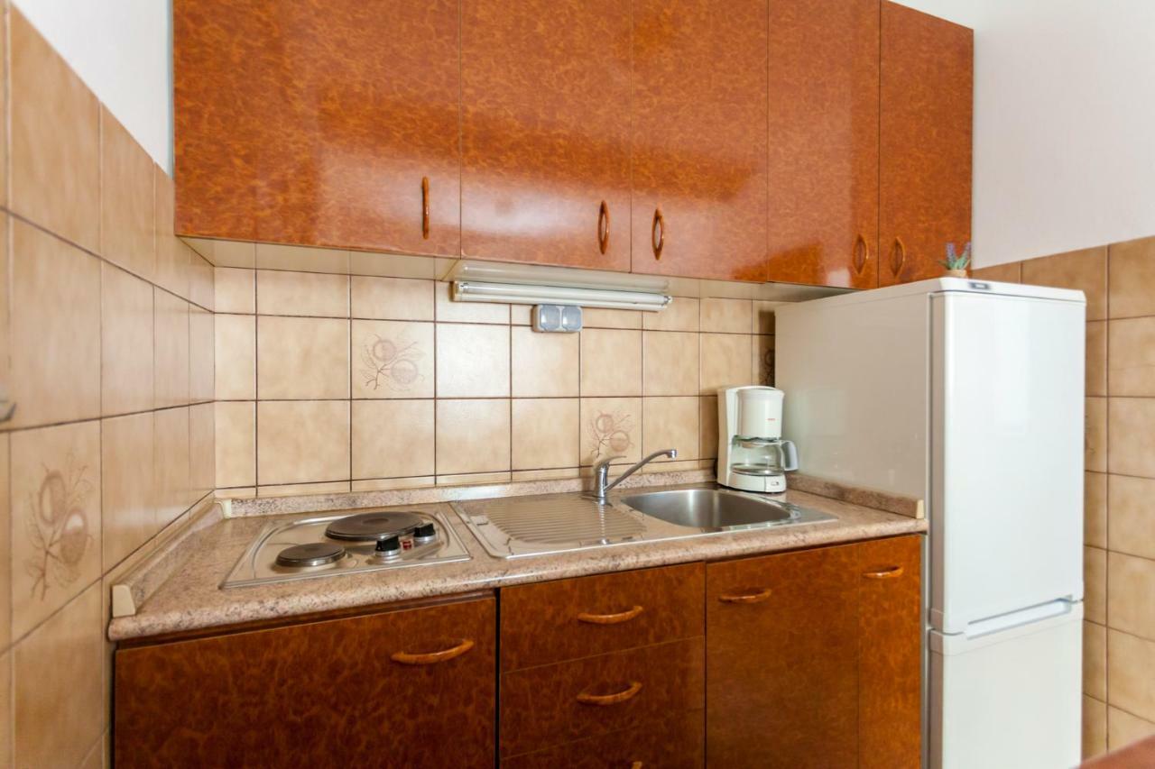 Apartments Belavic By El-Pi Tours Njivice Bagian luar foto