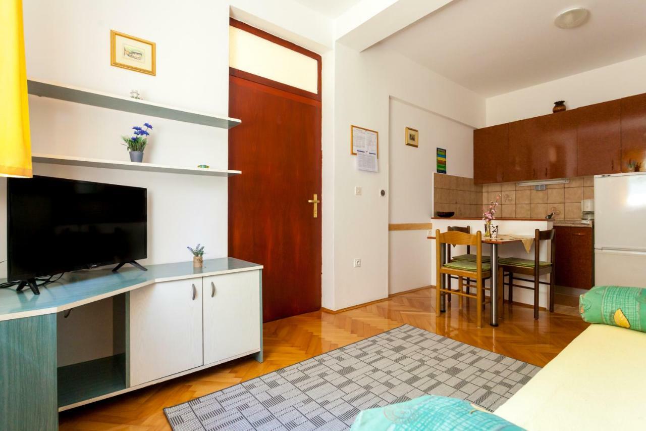 Apartments Belavic By El-Pi Tours Njivice Bagian luar foto
