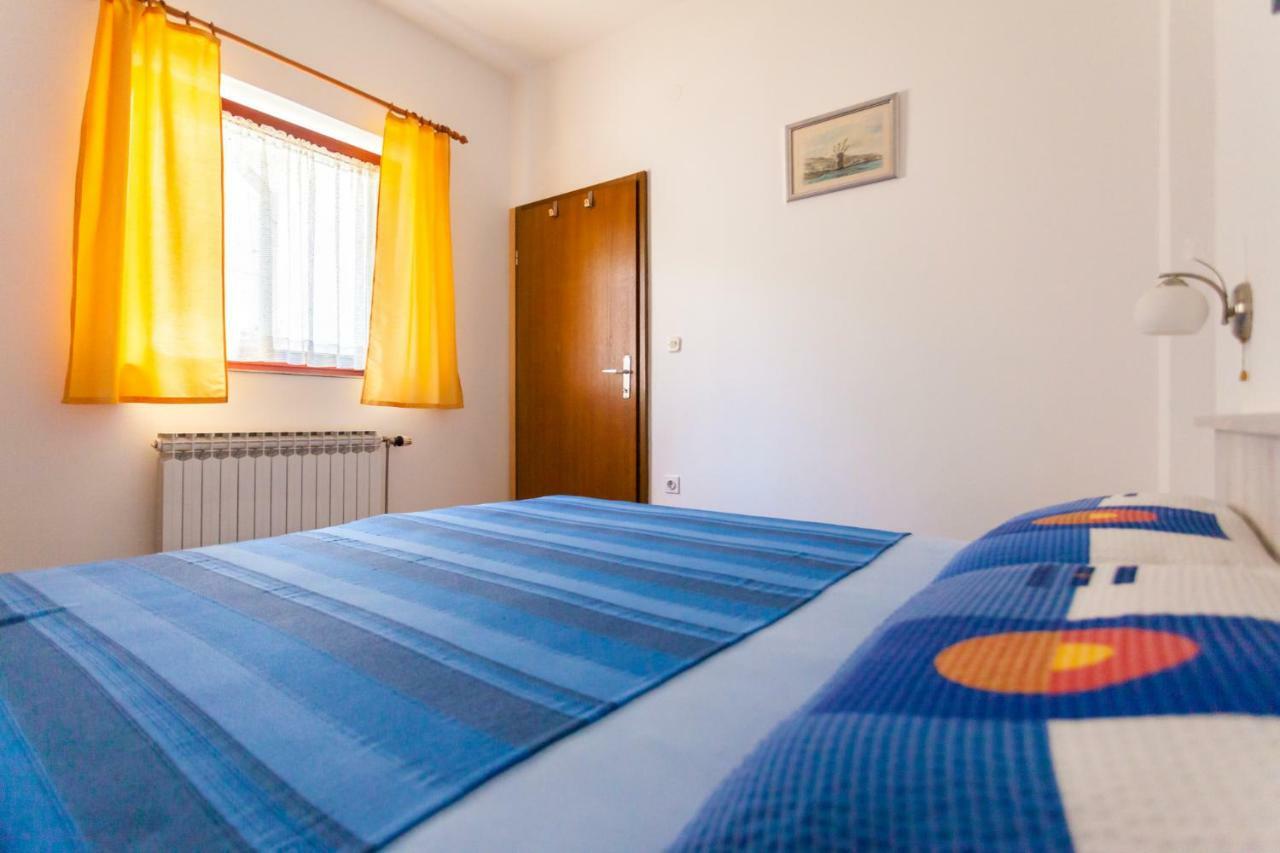 Apartments Belavic By El-Pi Tours Njivice Bagian luar foto