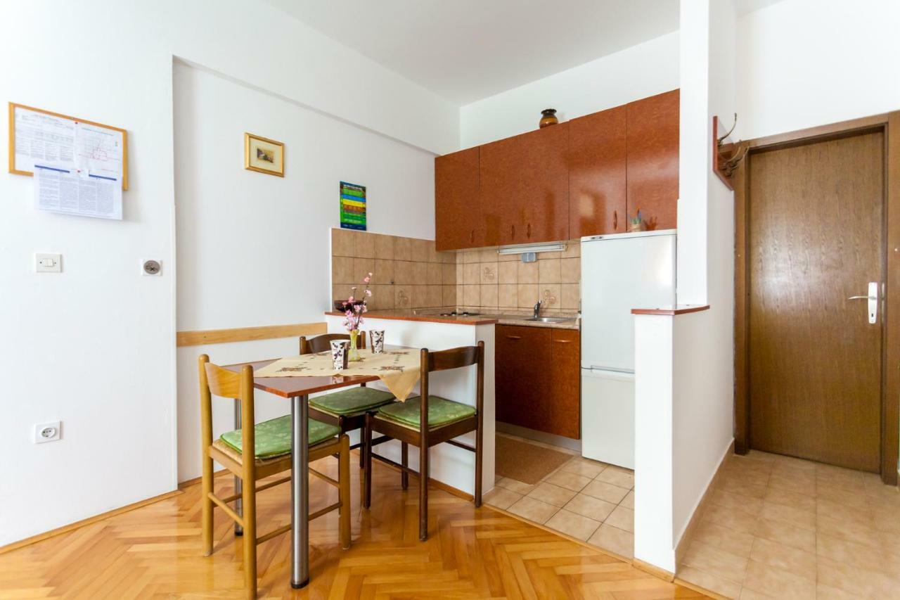 Apartments Belavic By El-Pi Tours Njivice Bagian luar foto