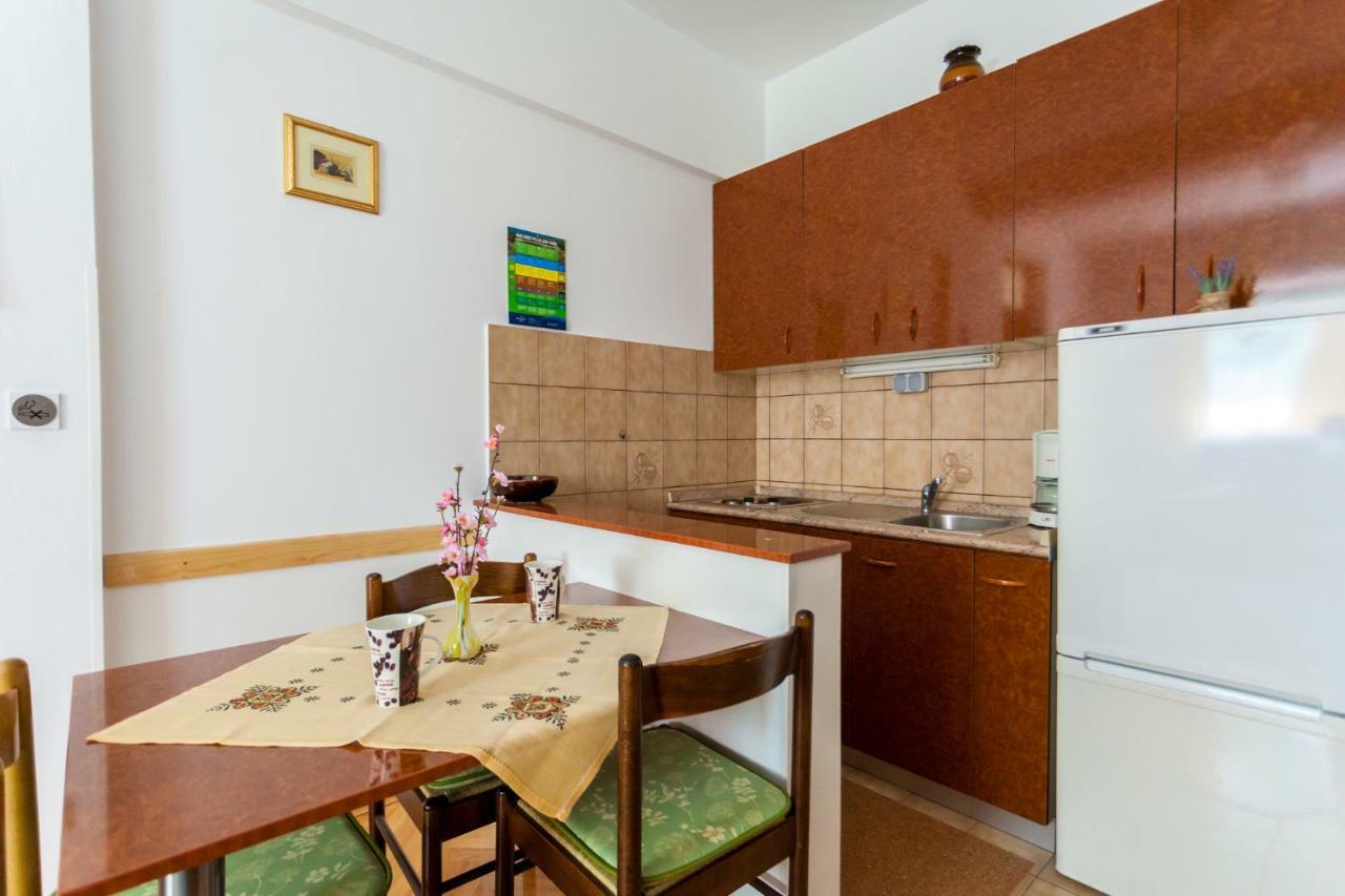 Apartments Belavic By El-Pi Tours Njivice Bagian luar foto