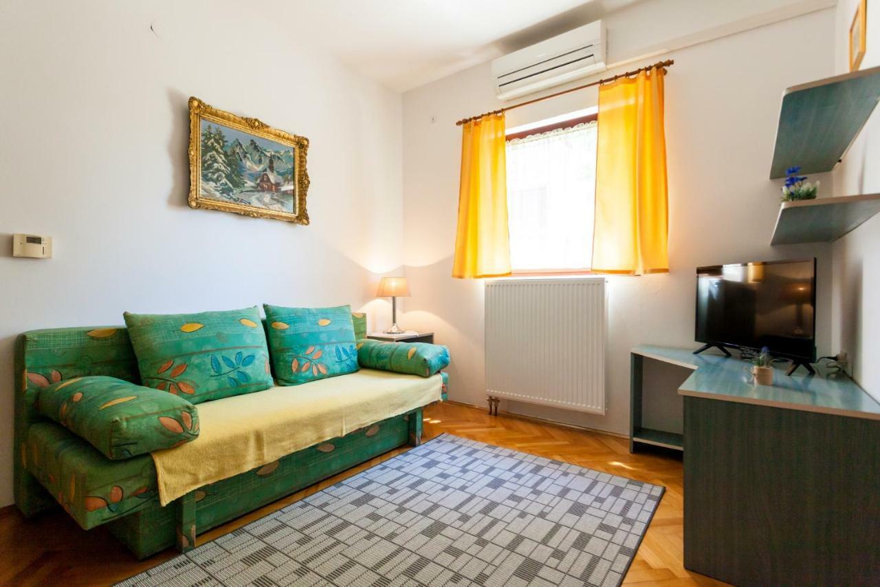 Apartments Belavic By El-Pi Tours Njivice Bagian luar foto
