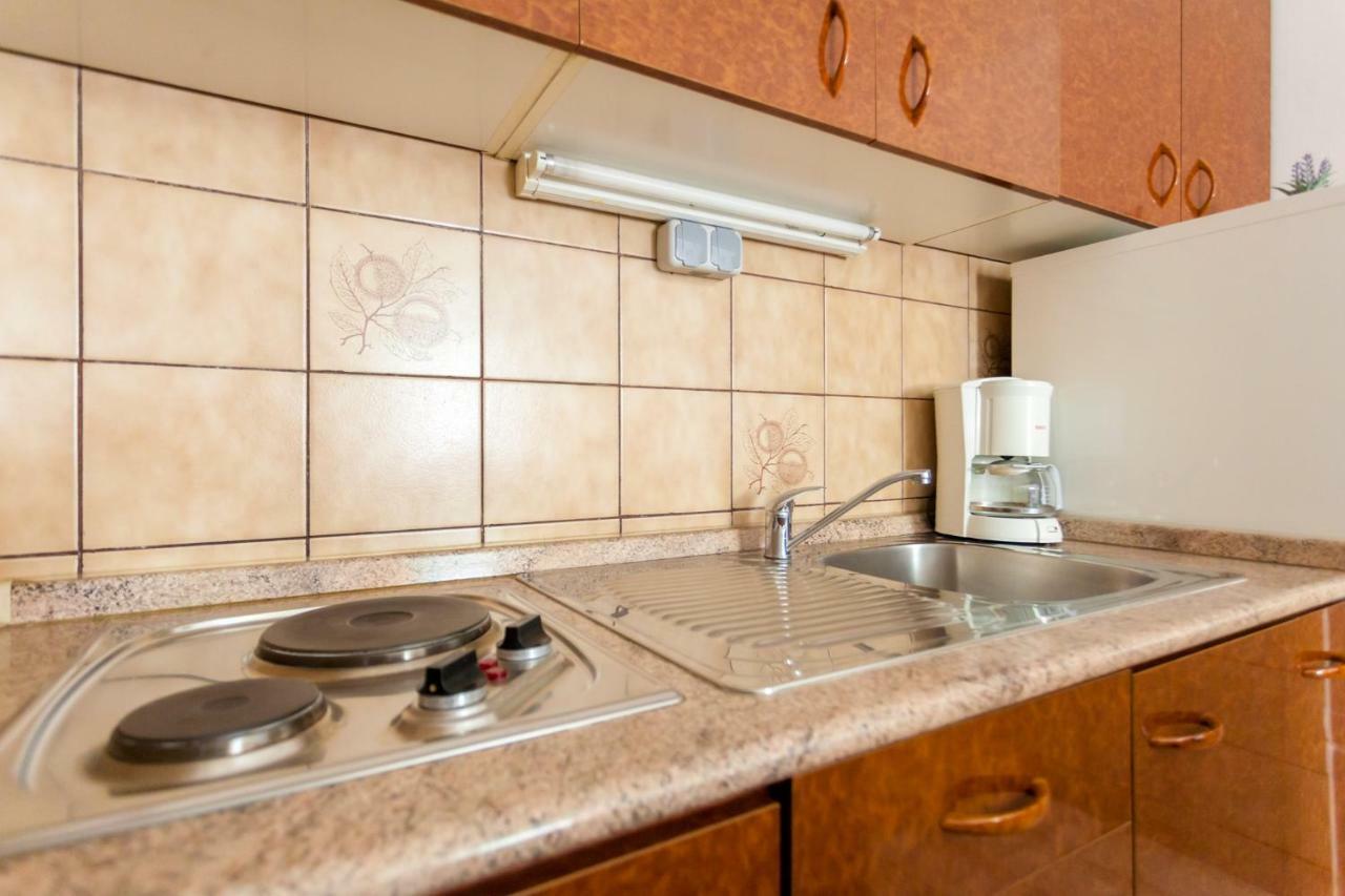 Apartments Belavic By El-Pi Tours Njivice Bagian luar foto