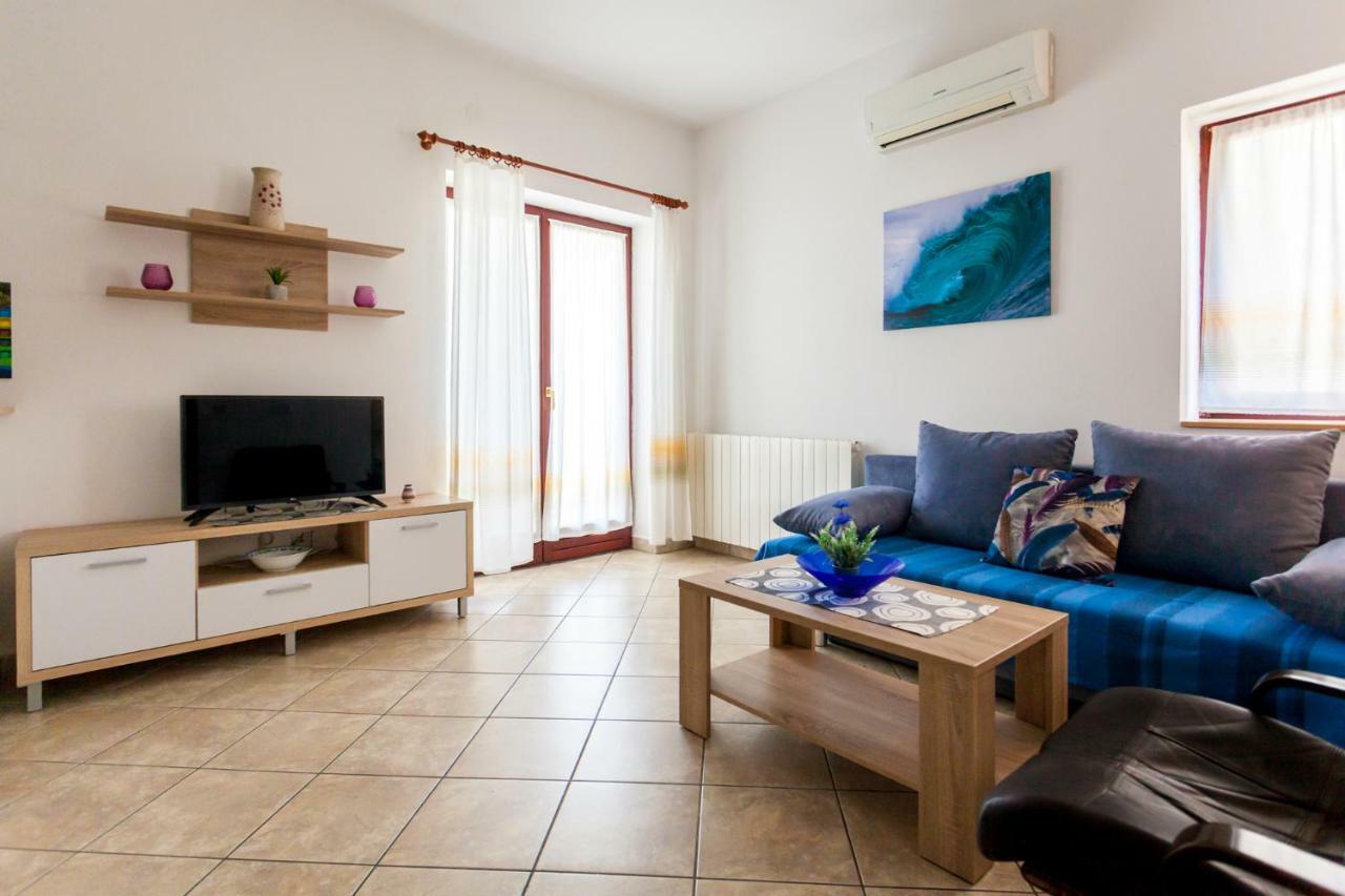 Apartments Belavic By El-Pi Tours Njivice Bagian luar foto