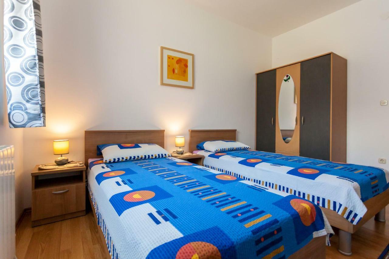 Apartments Belavic By El-Pi Tours Njivice Bagian luar foto