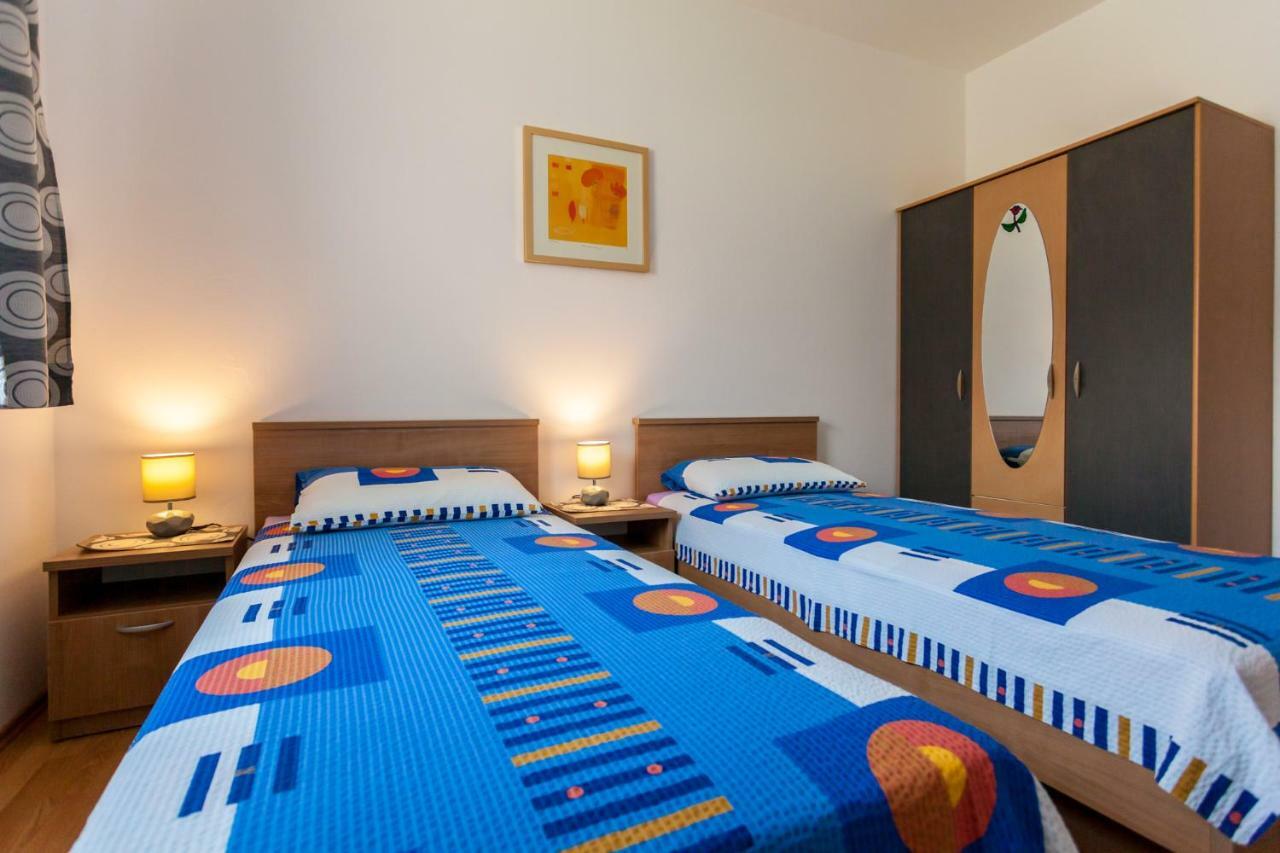 Apartments Belavic By El-Pi Tours Njivice Bagian luar foto