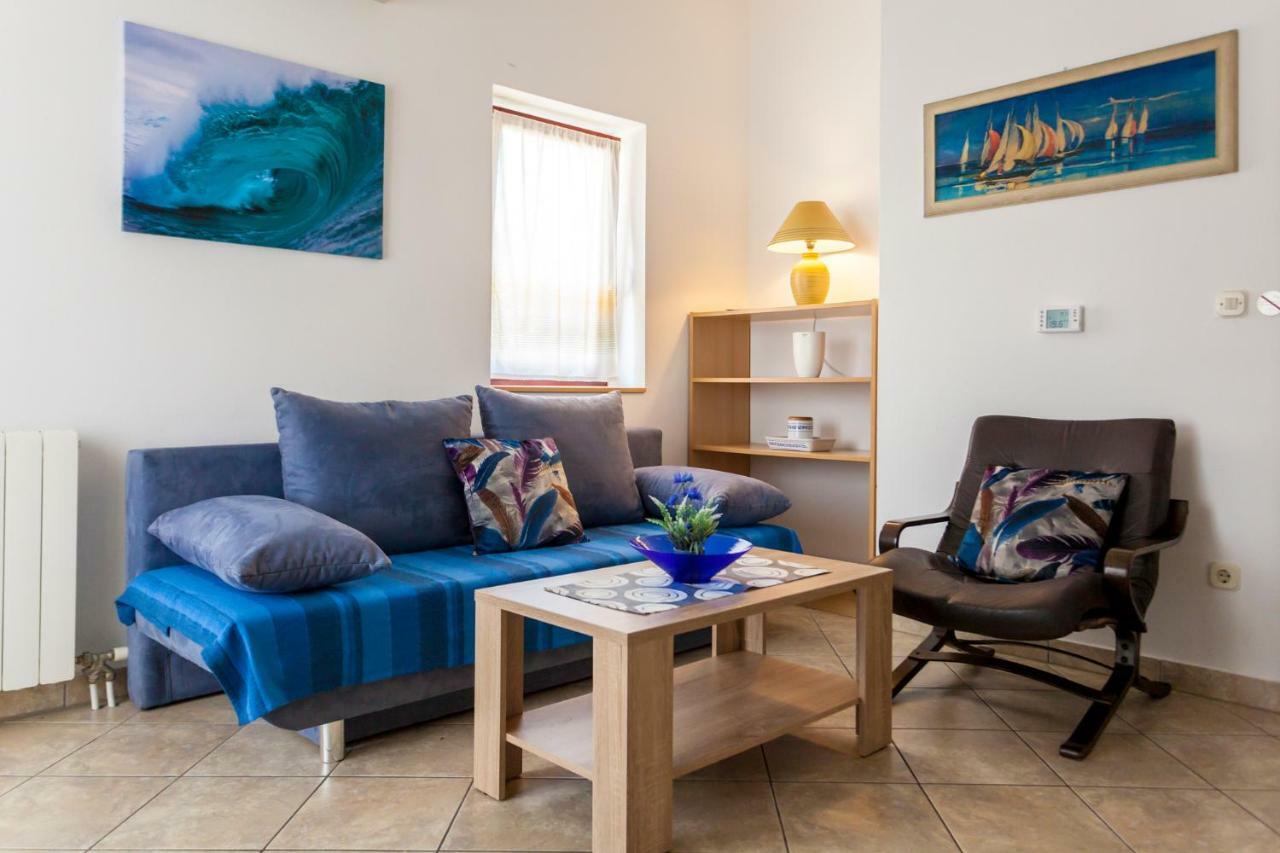 Apartments Belavic By El-Pi Tours Njivice Bagian luar foto