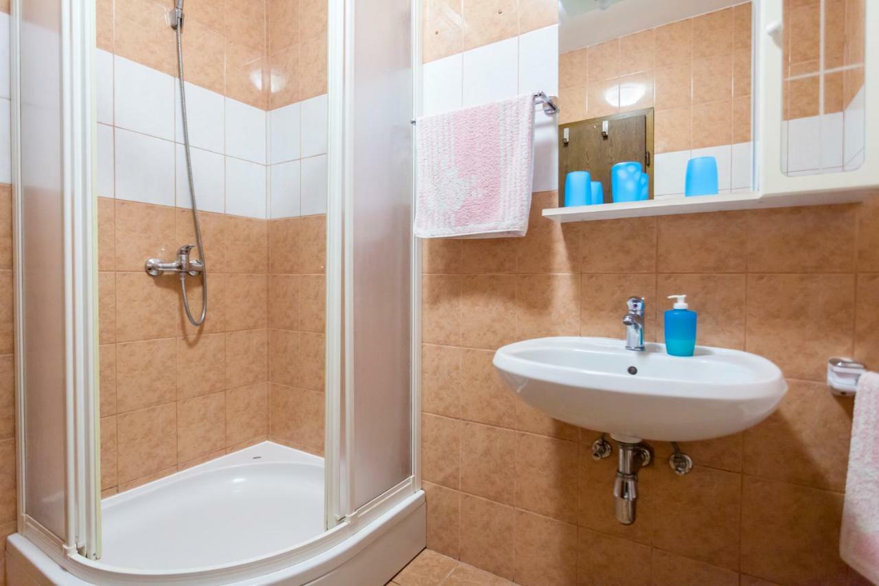 Apartments Belavic By El-Pi Tours Njivice Bagian luar foto