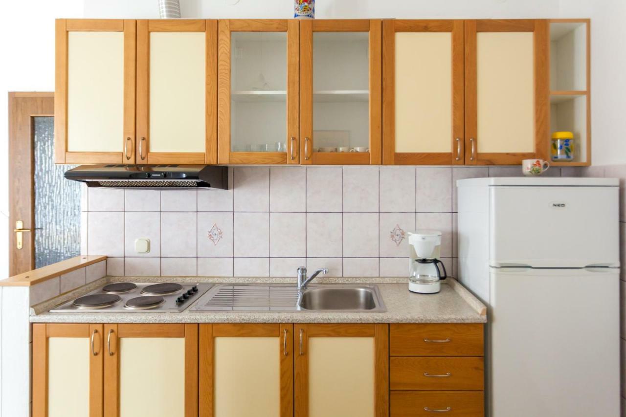 Apartments Belavic By El-Pi Tours Njivice Bagian luar foto