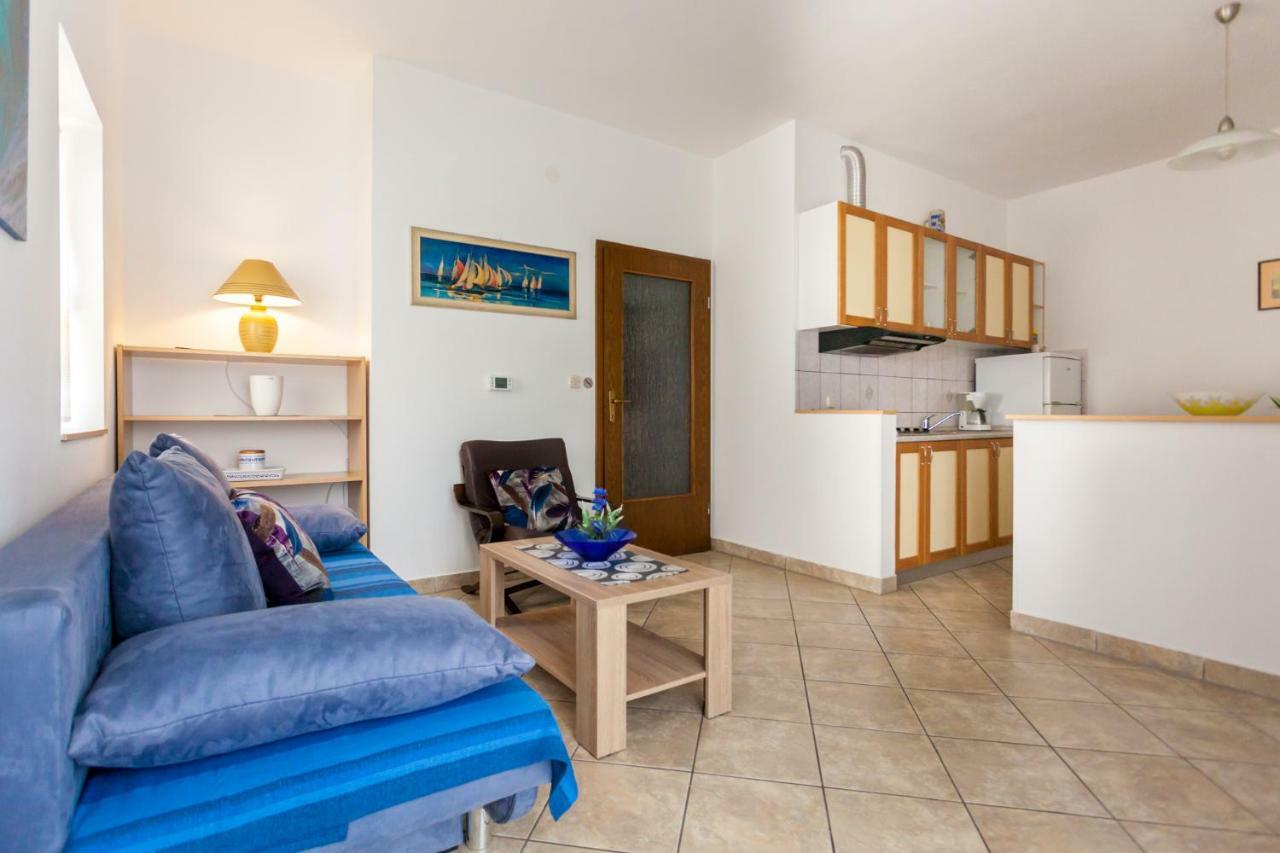 Apartments Belavic By El-Pi Tours Njivice Bagian luar foto