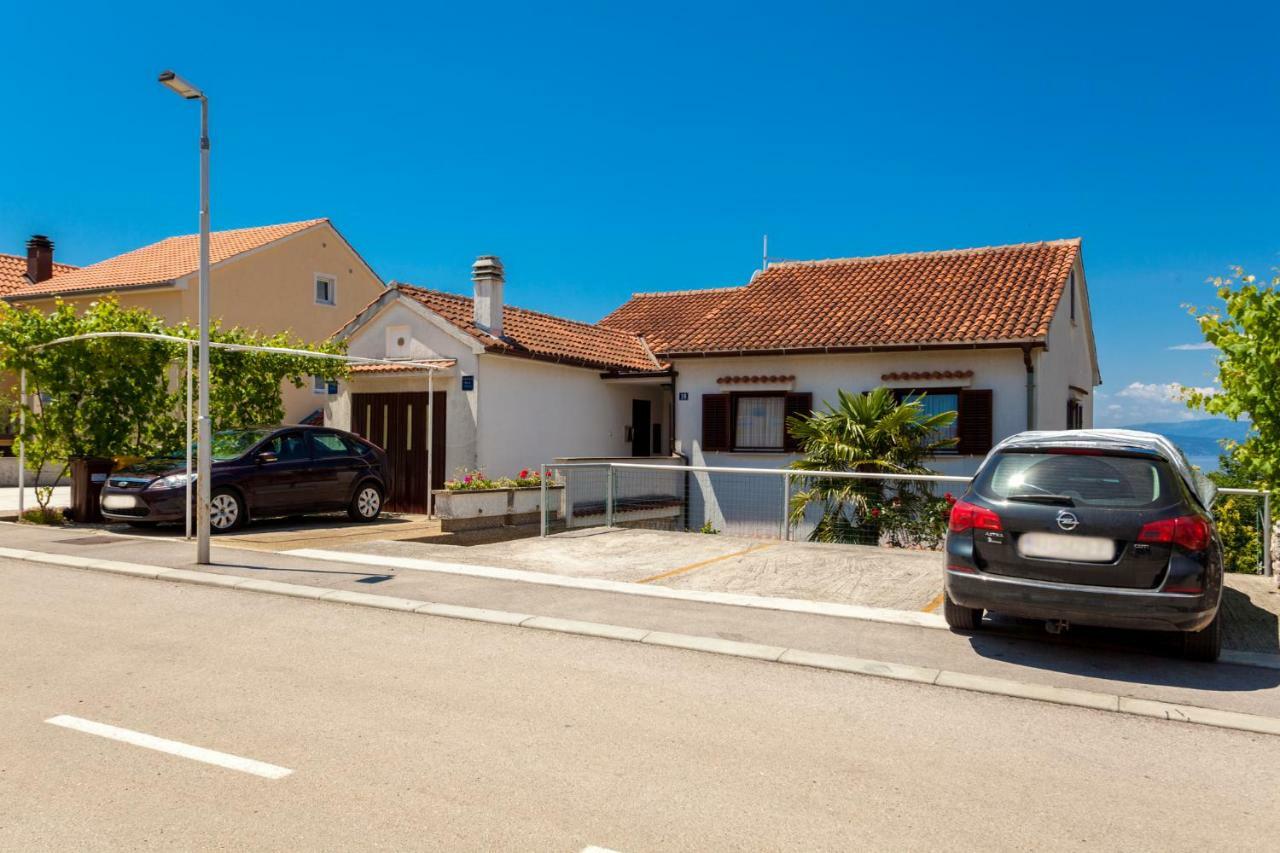 Apartments Belavic By El-Pi Tours Njivice Bagian luar foto