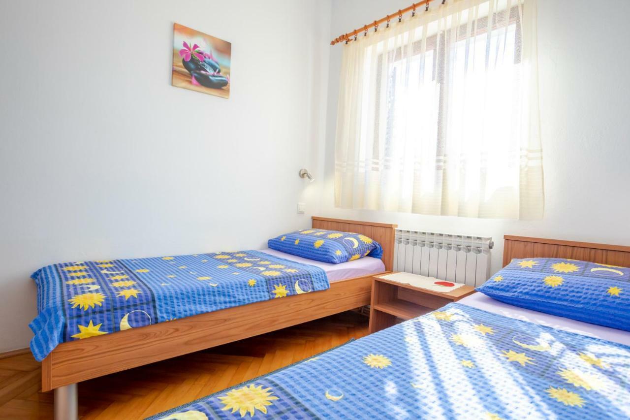 Apartments Belavic By El-Pi Tours Njivice Bagian luar foto