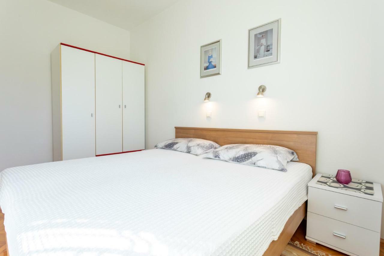 Apartments Belavic By El-Pi Tours Njivice Bagian luar foto