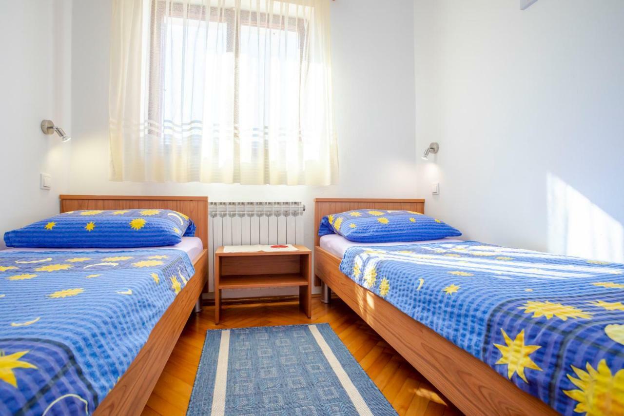 Apartments Belavic By El-Pi Tours Njivice Bagian luar foto