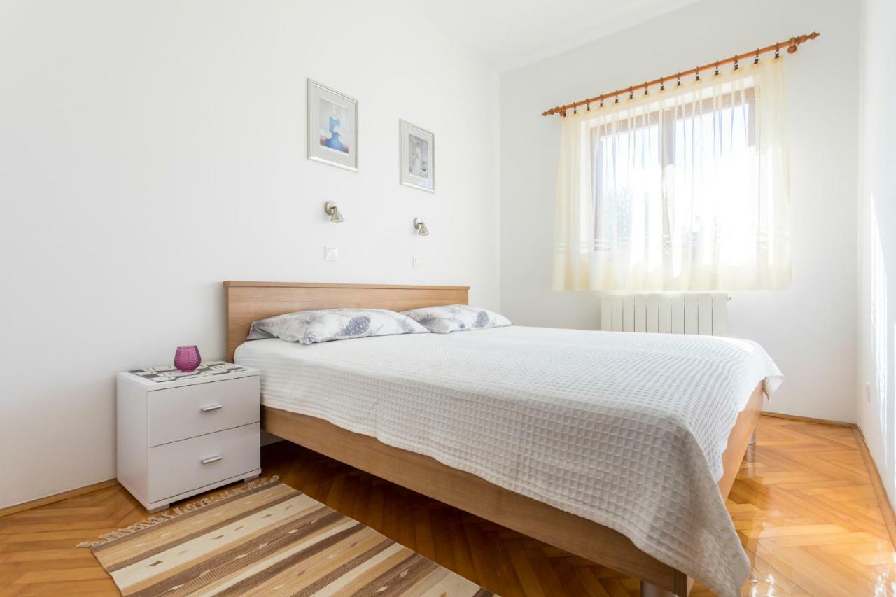 Apartments Belavic By El-Pi Tours Njivice Bagian luar foto
